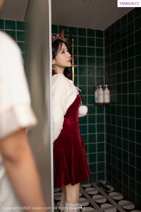 鱼子酱fish  [XiuRen]高清写真图 2023.12.22 No.7854 鱼子酱Fish 圣诞美腿第2张图片
